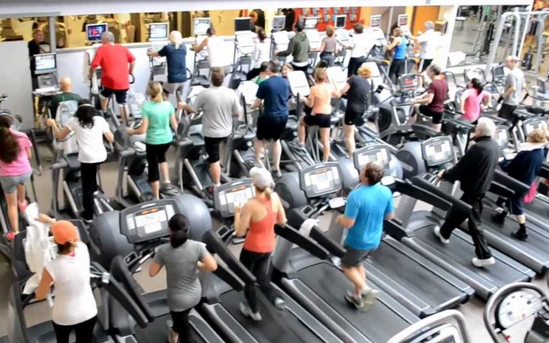 Cómo entrenar cuando está lleno el gimnasio