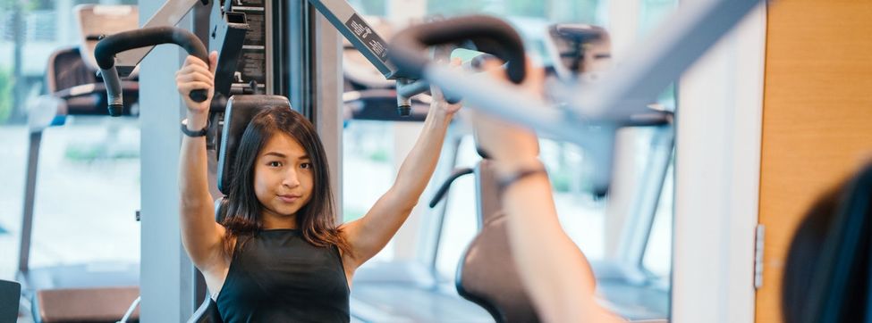 Por qué las máquinas del gimnasio son una pérdida de tiempo