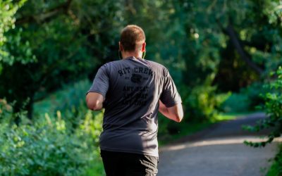 ¿Por qué las camisetas sintéticas huelen peor que las de algodón?